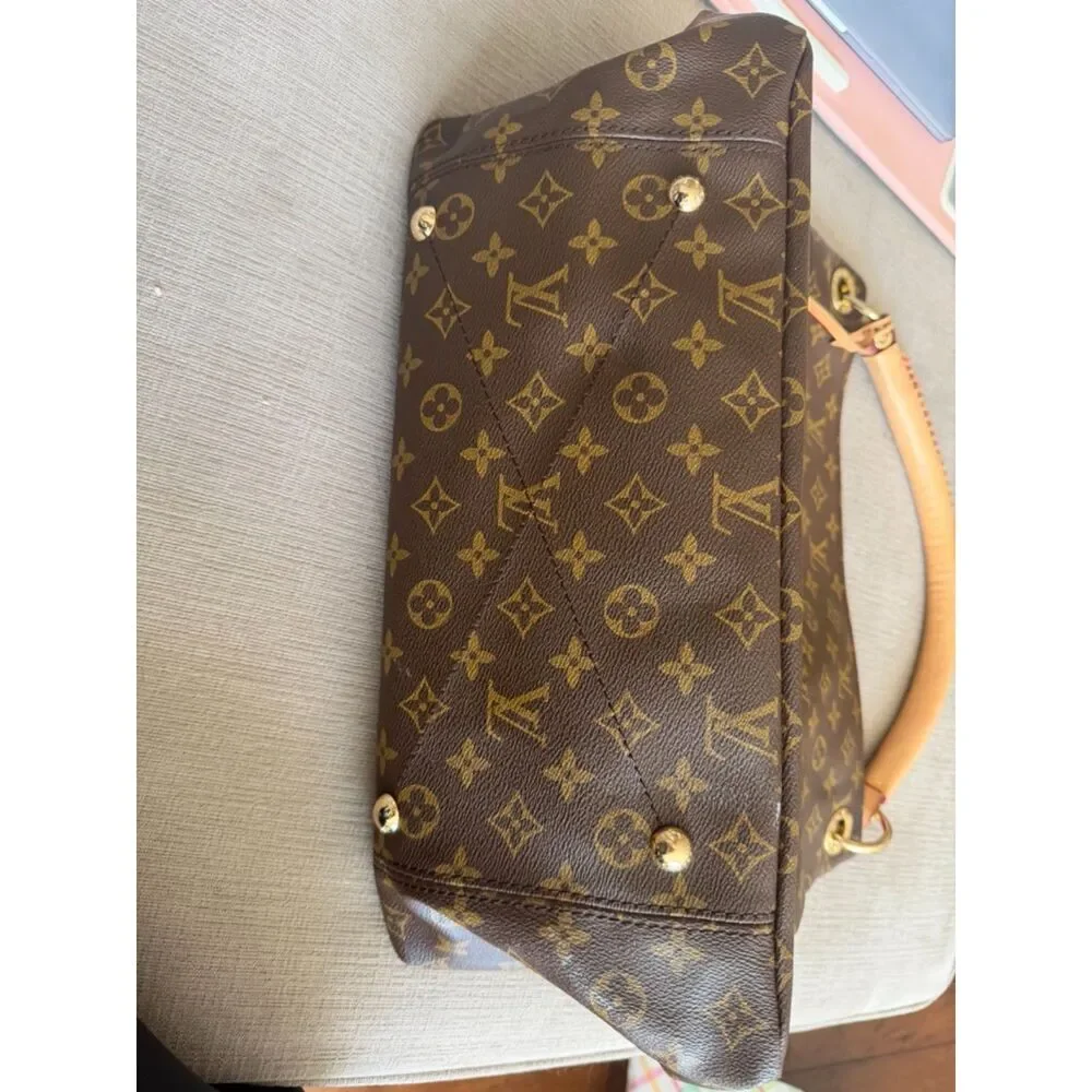 LV Artsy bag. New condition
